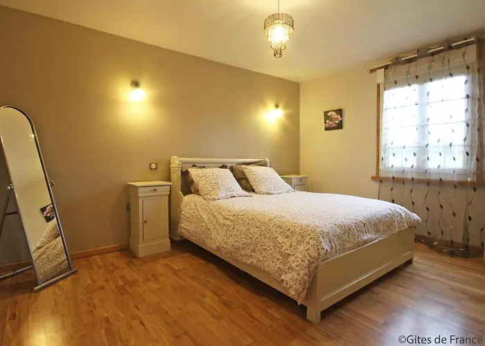 Casa de Férias Maison De Caractère à Avec Cheminée Et Animaux Acceptés - Fr-1-497-19